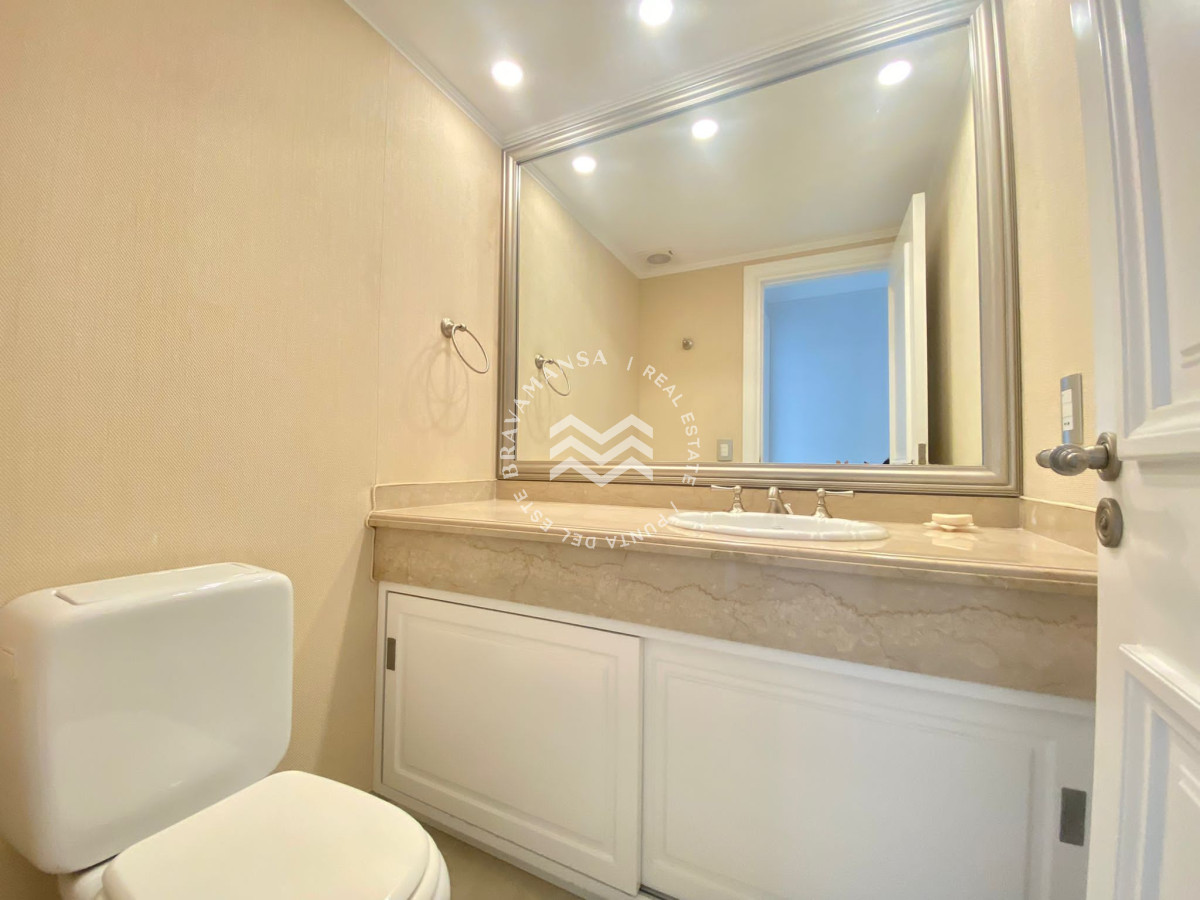 Apartamento ID.43 - Venta Apartamento 3 dormitorios en suite - Primera Línea Punta del Este 