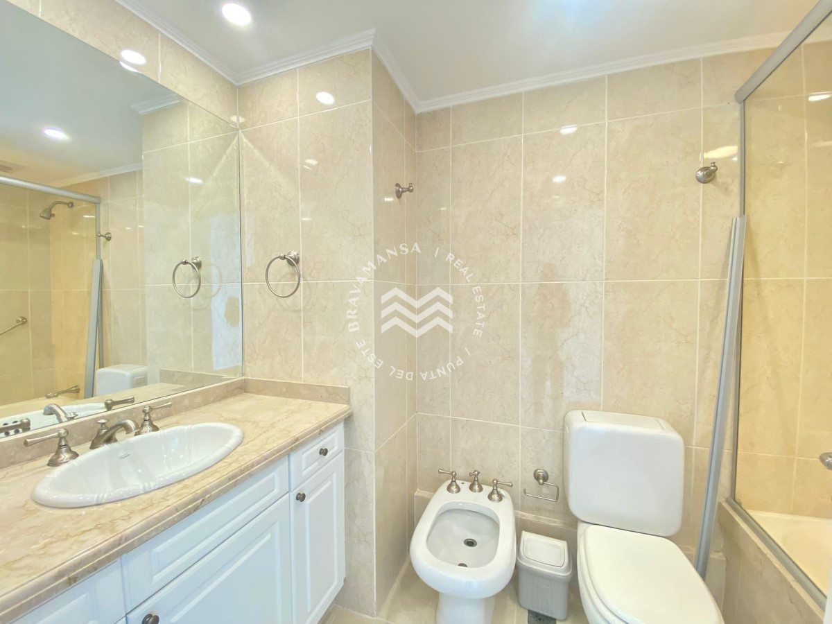 Apartamento ID.43 - Venta Apartamento 3 dormitorios en suite - Primera Línea Punta del Este 