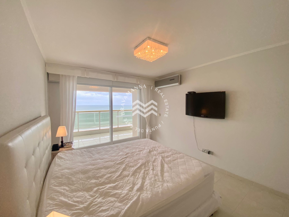 Apartamento ID.43 - Venta Apartamento 3 dormitorios en suite - Primera Línea Punta del Este 
