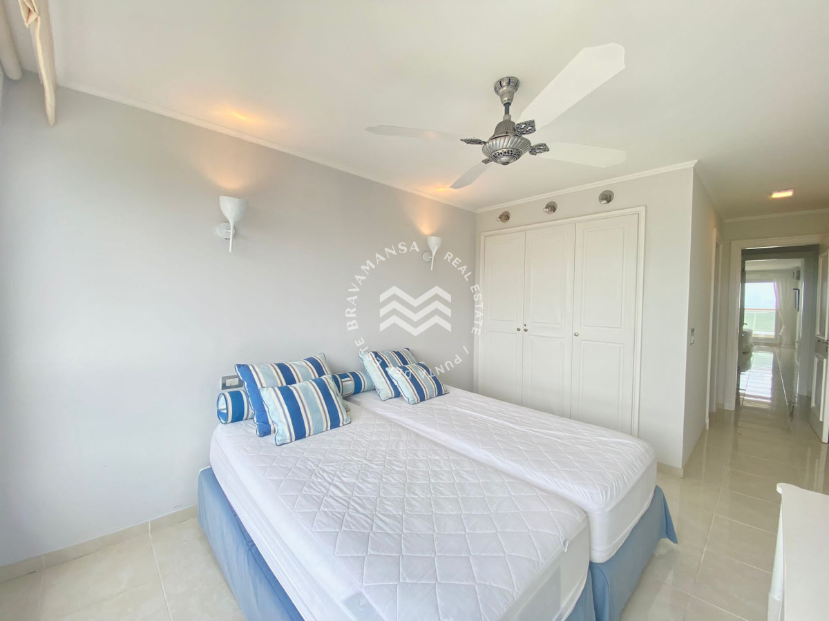 Apartamento ID.43 - Venta Apartamento 3 dormitorios en suite - Primera Línea Punta del Este 