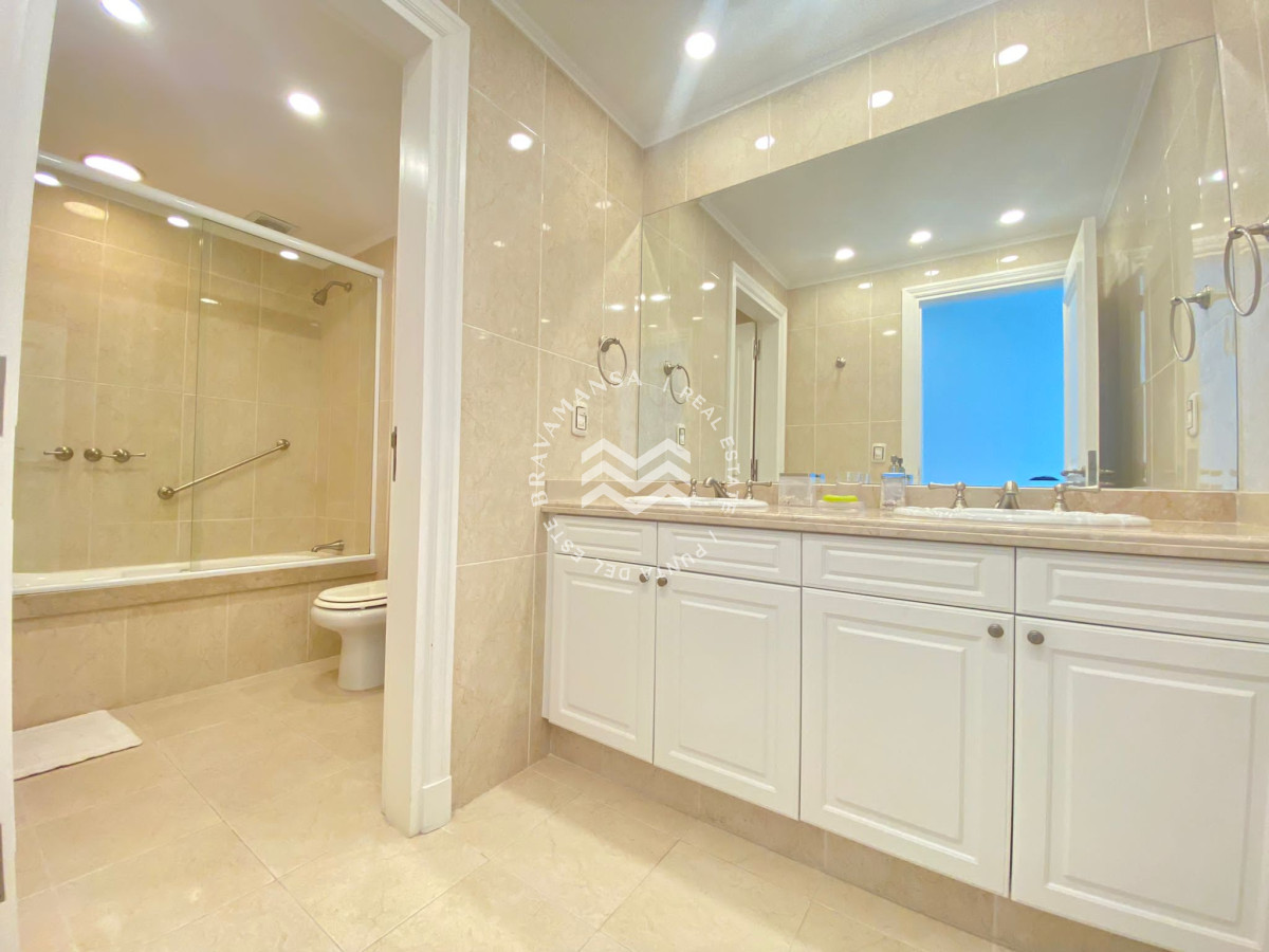 Apartamento ID.43 - Venta Apartamento 3 dormitorios en suite - Primera Línea Punta del Este 