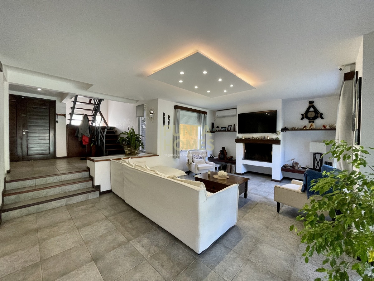 Venta casa 4 dormitorios Pinares Punta del Este