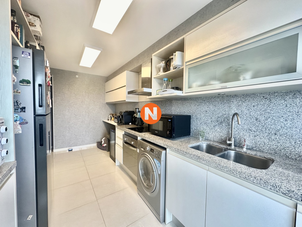 Apartamento Ref.221991 - Venta Excepcional Departamento - 2 Dormitorios + Servicio - Mansa Punta Del Este 