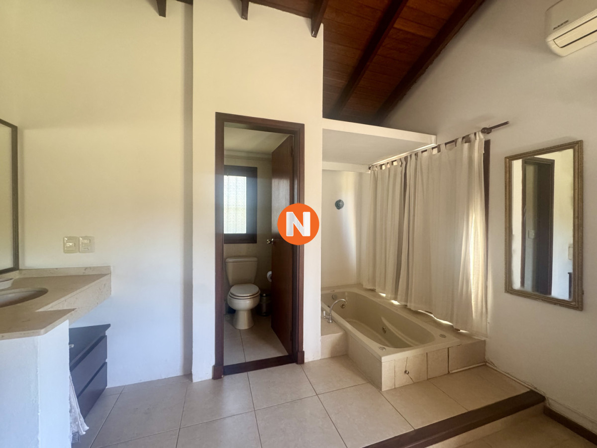 Casa Ref.224927 - Venta. Casa. 4 dormitorios 