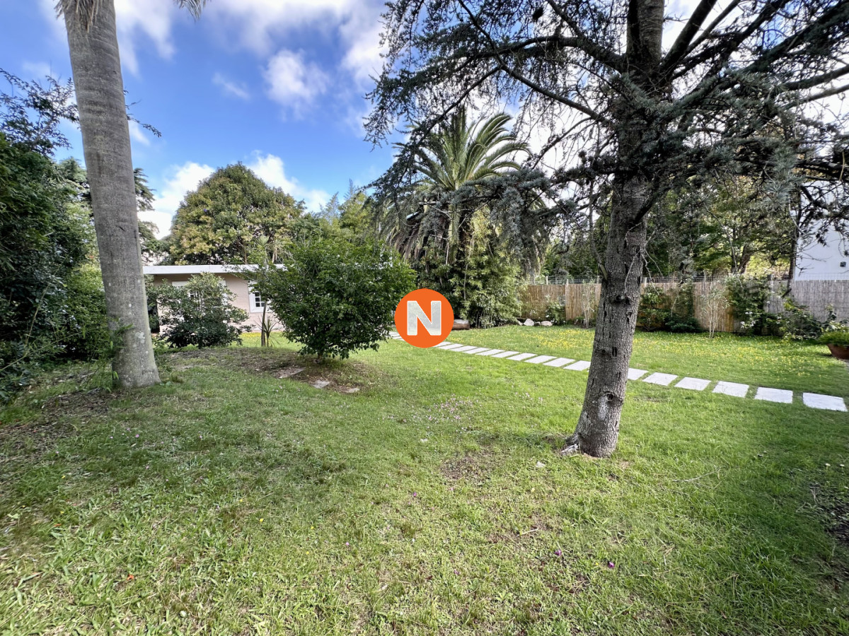 Casa Ref.225354 - Venta Casa 3 dormitorios + dependencia. Rincón del indio, Punta del Este. 