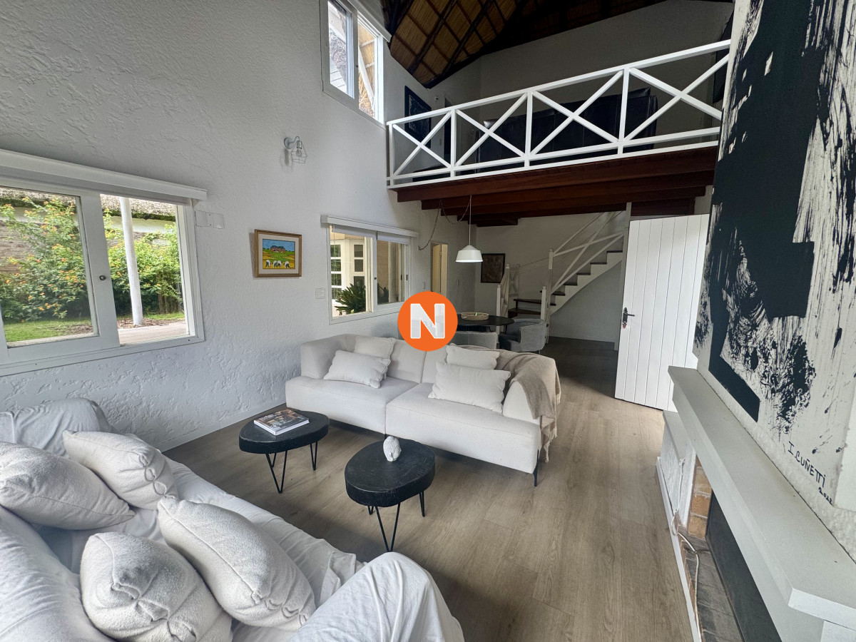 Casa Ref.225354 - Venta Casa 3 dormitorios + dependencia. Rincón del indio, Punta del Este. 