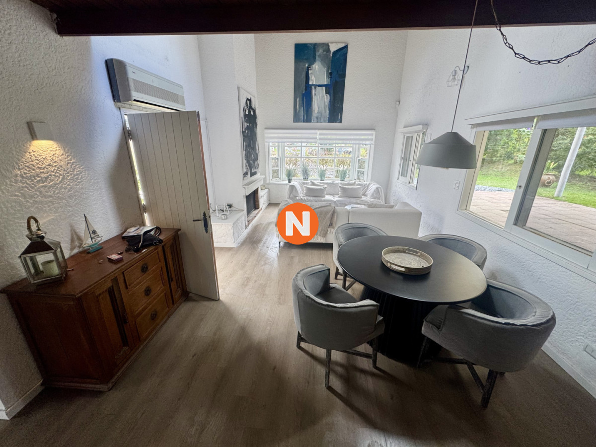 Casa Ref.225354 - Venta Casa 3 dormitorios + dependencia. Rincón del indio, Punta del Este. 