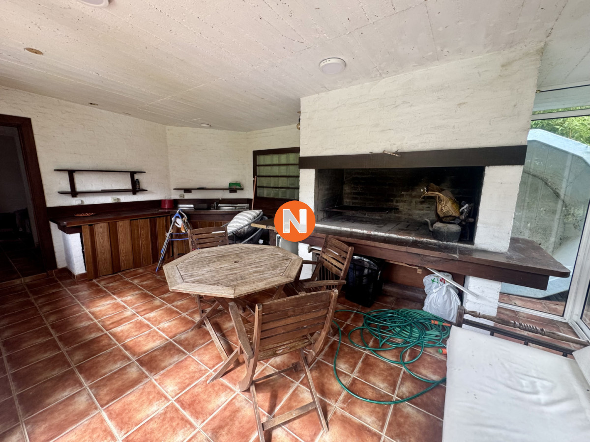 Casa Ref.225354 - Venta Casa 3 dormitorios + dependencia. Rincón del indio, Punta del Este. 