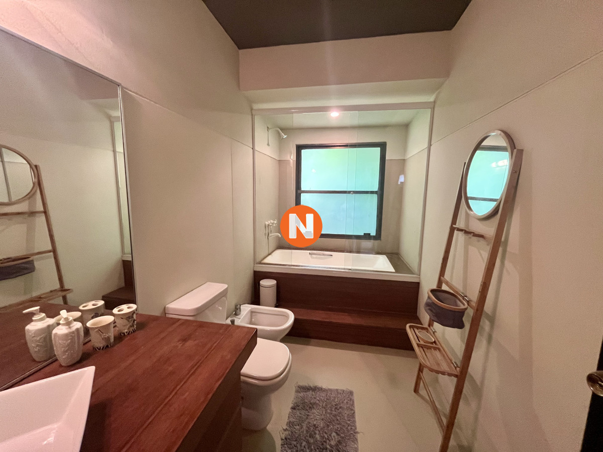 Casa Ref.226093 - Venta casa 5 dormitorios. Playa brava, Punta del Este
