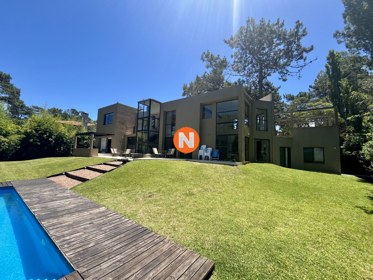 Casa Ref.226093 - Venta casa 5 dormitorios. Playa brava, Punta del Este