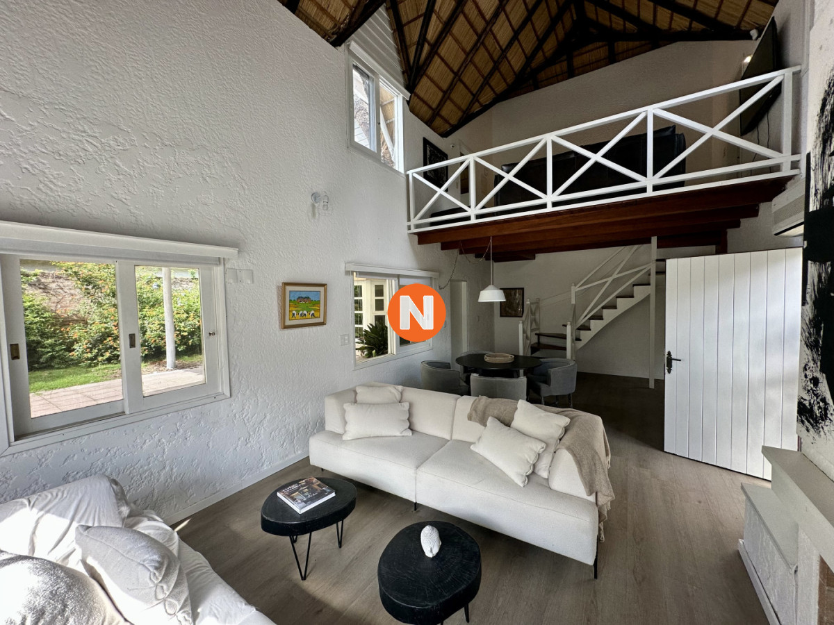 Casa Ref.225354 - Venta Casa 3 dormitorios + dependencia. Rincón del indio, Punta del Este. 