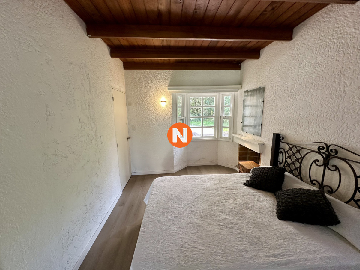 Casa Ref.225354 - Venta Casa 3 dormitorios + dependencia. Rincón del indio, Punta del Este. 