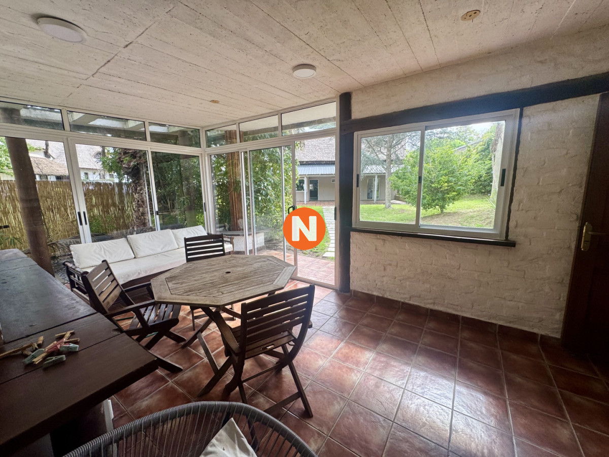 Casa Ref.225354 - Venta Casa 3 dormitorios + dependencia. Rincón del indio, Punta del Este. 