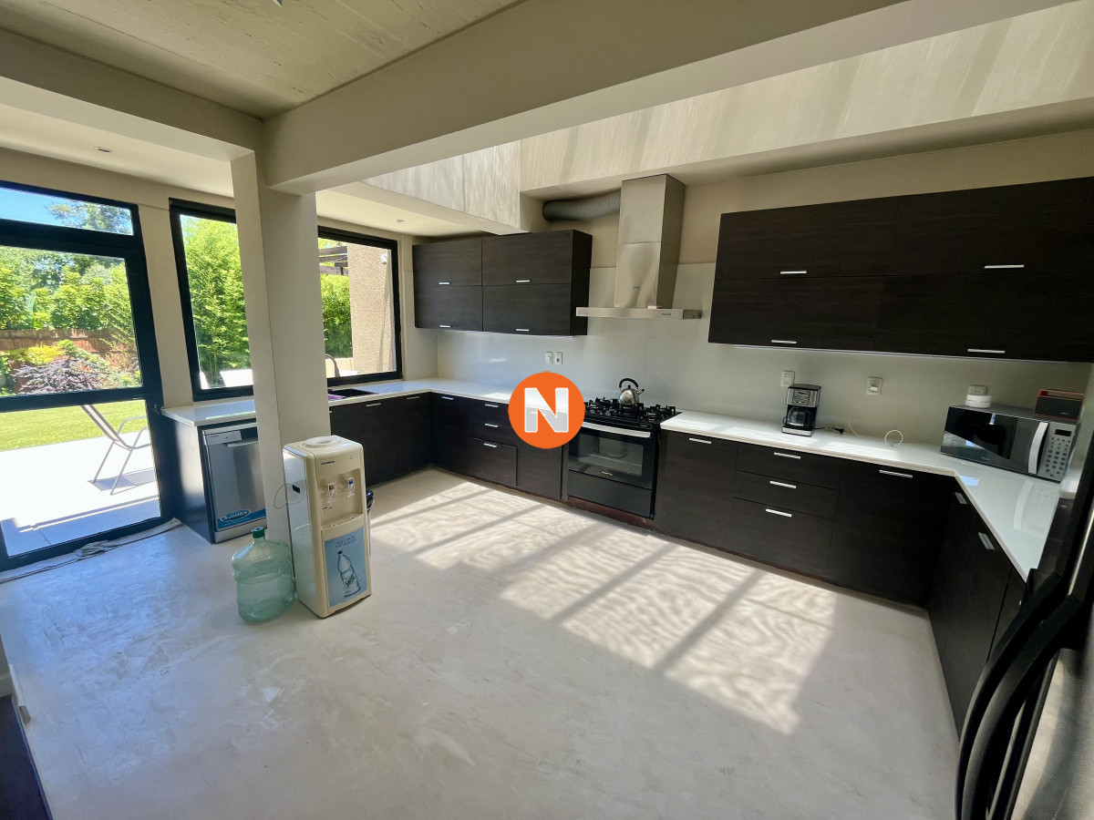 Casa Ref.226093 - Venta casa 5 dormitorios. Playa brava, Punta del Este