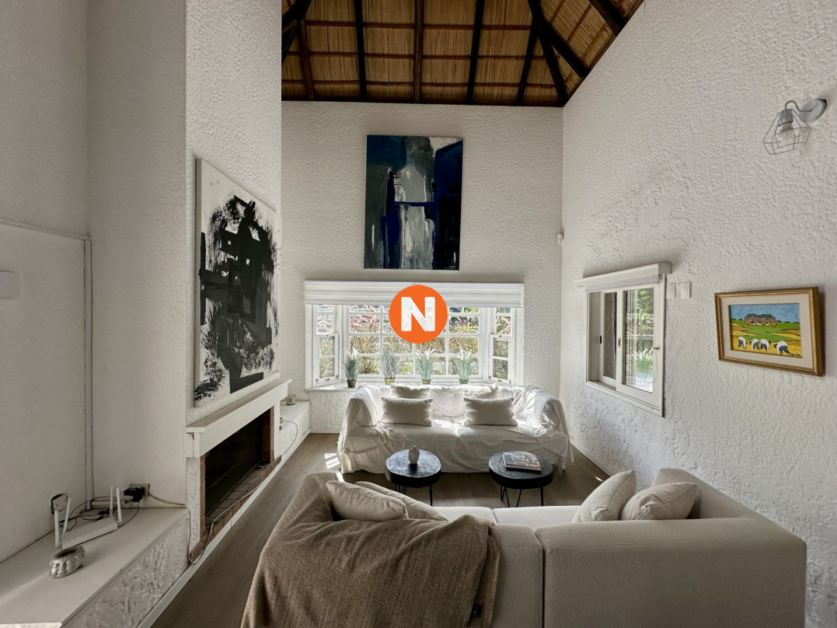 Casa Ref.225354 - Venta Casa 3 dormitorios + dependencia. Rincón del indio, Punta del Este. 