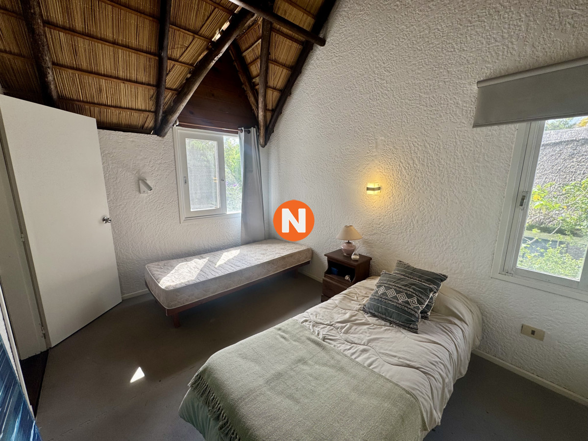 Casa Ref.225354 - Venta Casa 3 dormitorios + dependencia. Rincón del indio, Punta del Este. 