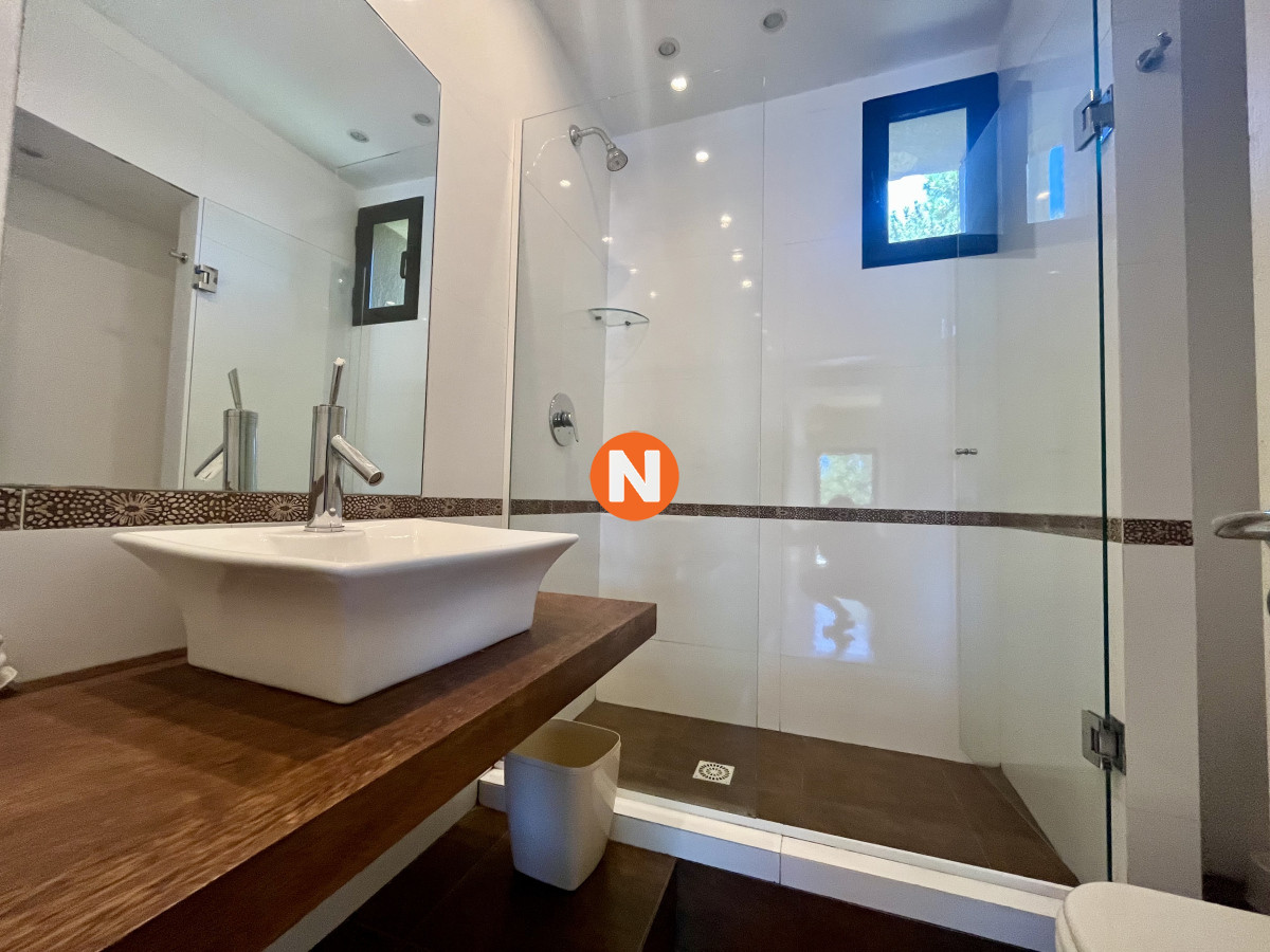 Casa Ref.226093 - Venta casa 5 dormitorios. Playa brava, Punta del Este