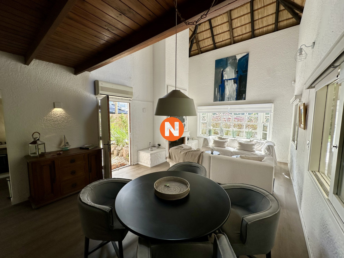Casa Ref.225354 - Venta Casa 3 dormitorios + dependencia. Rincón del indio, Punta del Este. 
