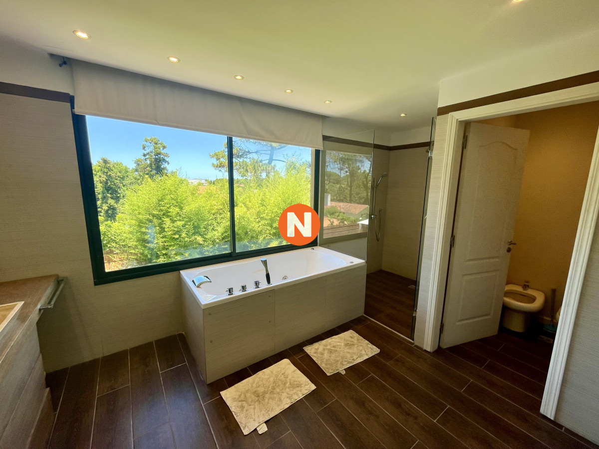 Casa Ref.226093 - Venta casa 5 dormitorios. Playa brava, Punta del Este