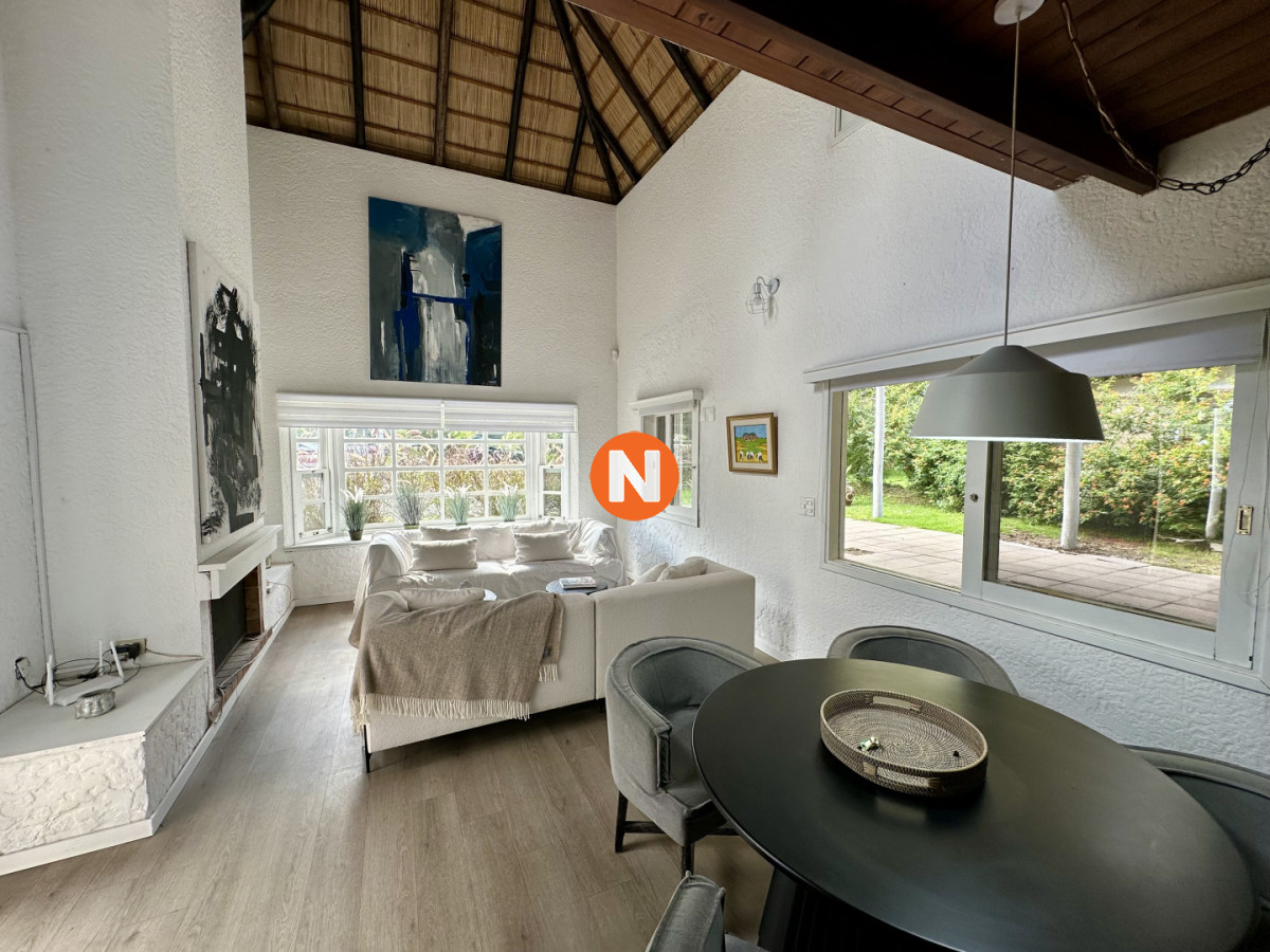 Casa Ref.225354 - Venta Casa 3 dormitorios + dependencia. Rincón del indio, Punta del Este. 