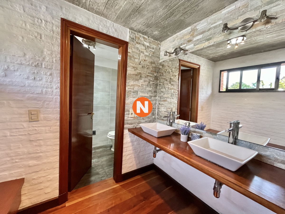 Casa Ref.223161 - Venta espectacular casa en Punta del Este, Pinares - 4 dormitorios