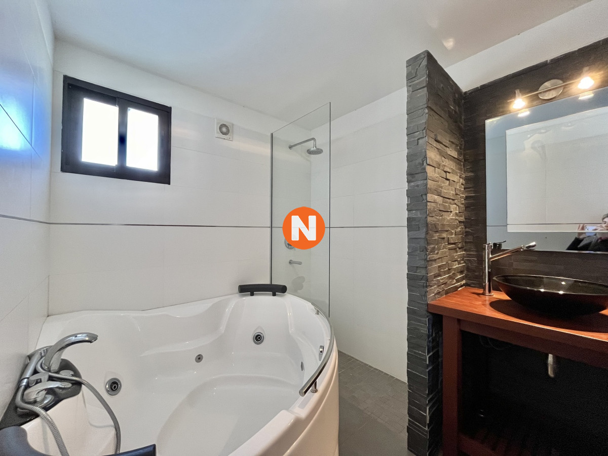 Casa Ref.223161 - Venta espectacular casa en Punta del Este, Pinares - 4 dormitorios