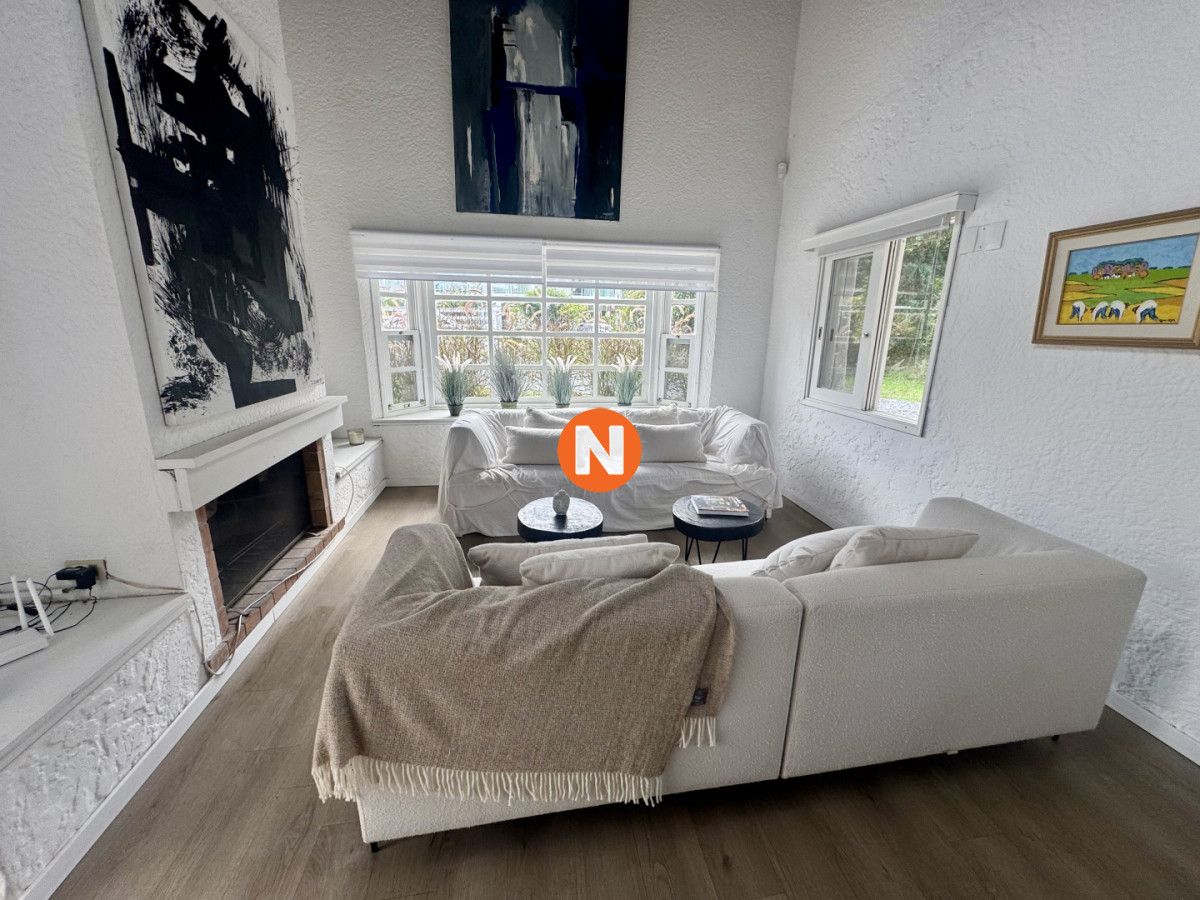 Casa Ref.225354 - Venta Casa 3 dormitorios + dependencia. Rincón del indio, Punta del Este. 