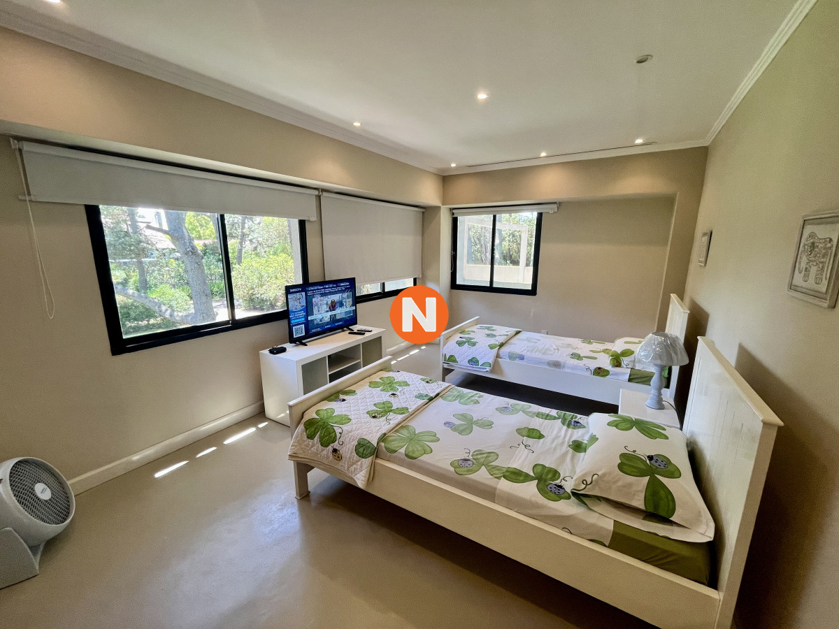 Casa Ref.226093 - Venta casa 5 dormitorios. Playa brava, Punta del Este