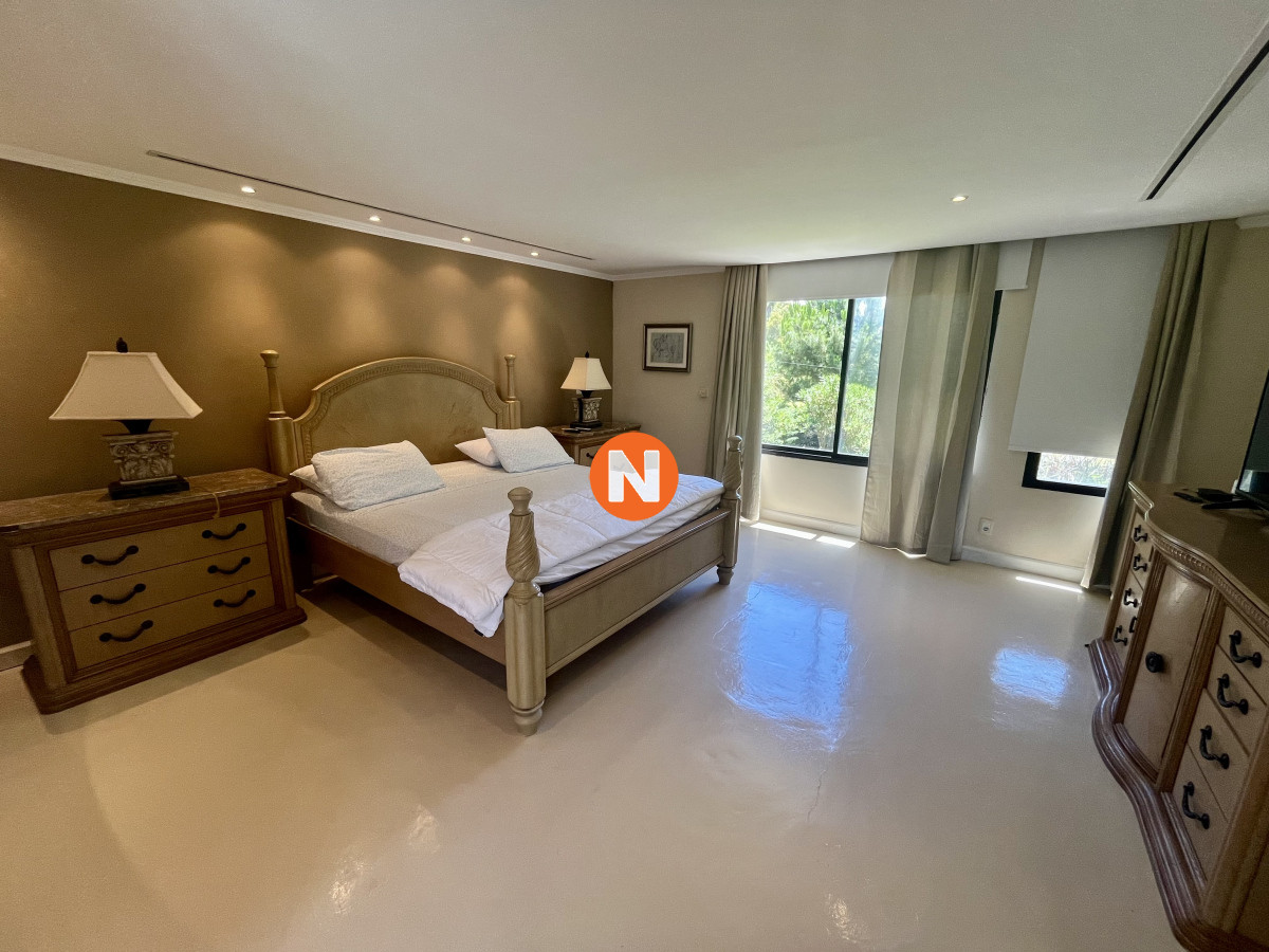 Casa Ref.226093 - Venta casa 5 dormitorios. Playa brava, Punta del Este