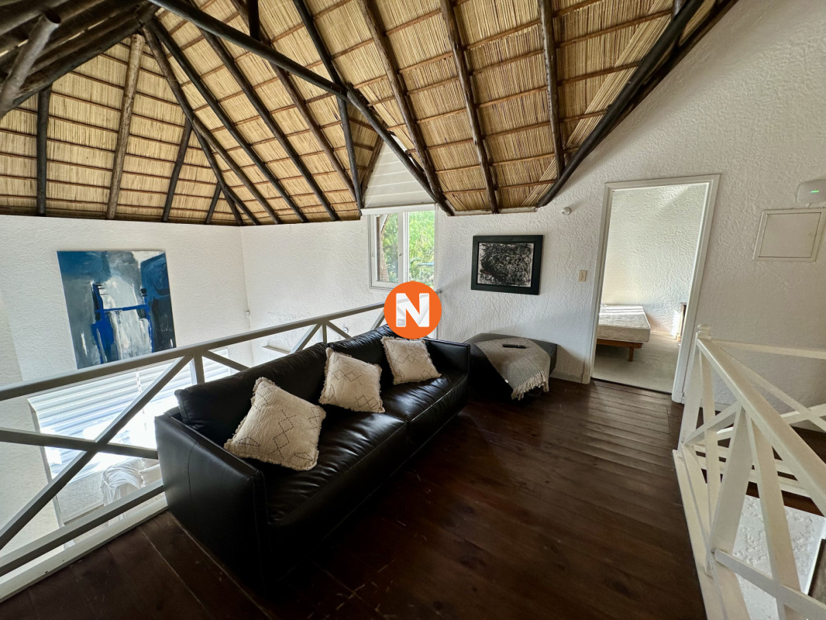 Casa Ref.225354 - Venta Casa 3 dormitorios + dependencia. Rincón del indio, Punta del Este. 
