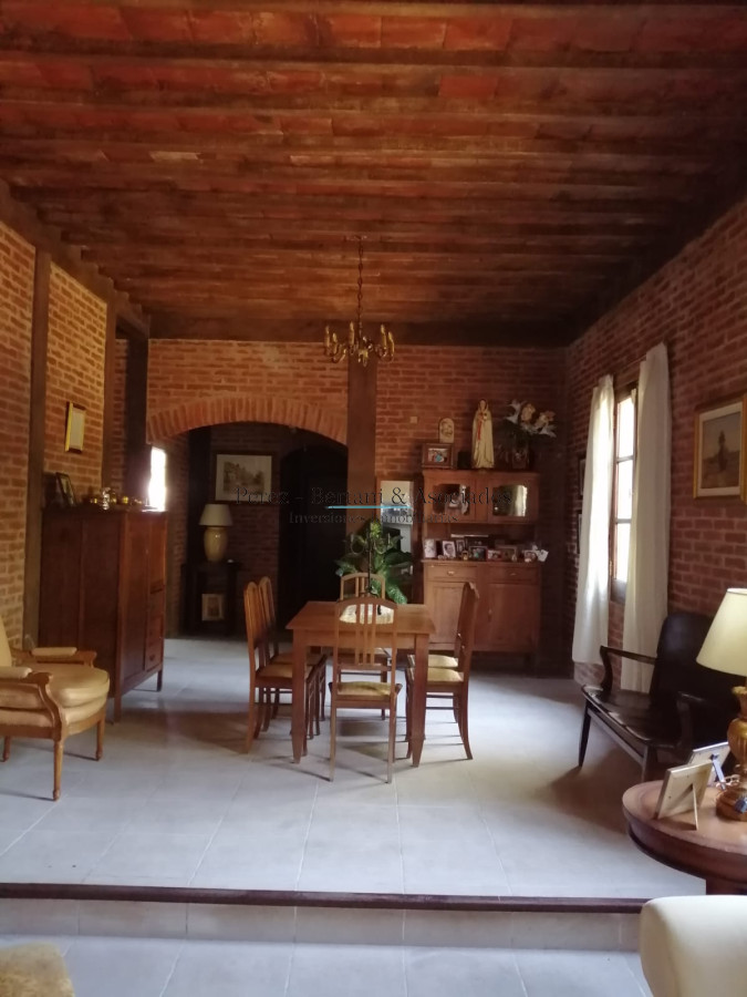 Casa ID.333 - Hermosa casa con gran metraje de terreno!