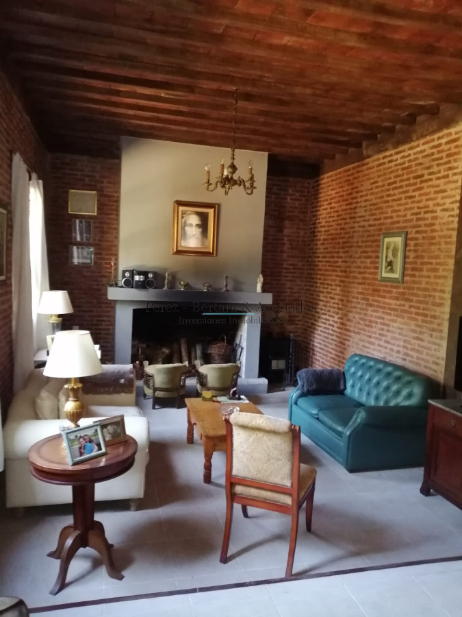 Casa ID.333 - Hermosa casa con gran metraje de terreno!