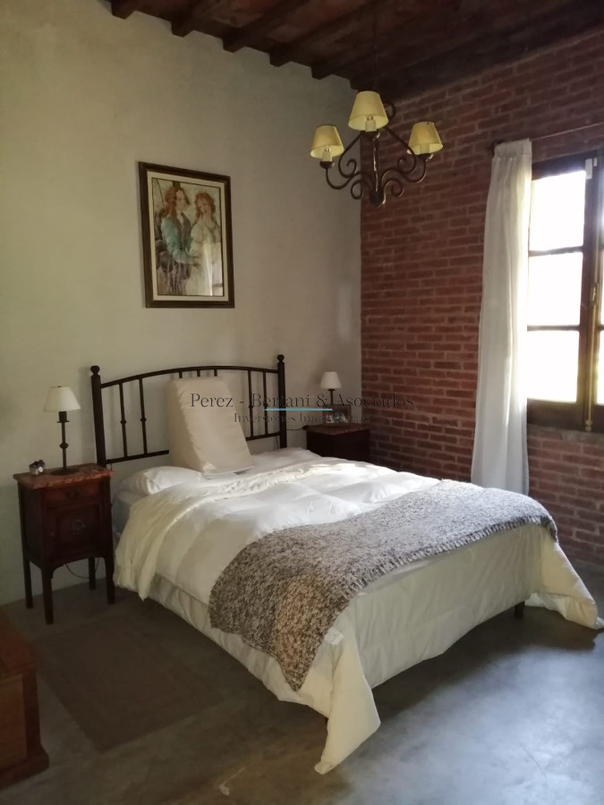 Casa ID.333 - Hermosa casa con gran metraje de terreno!