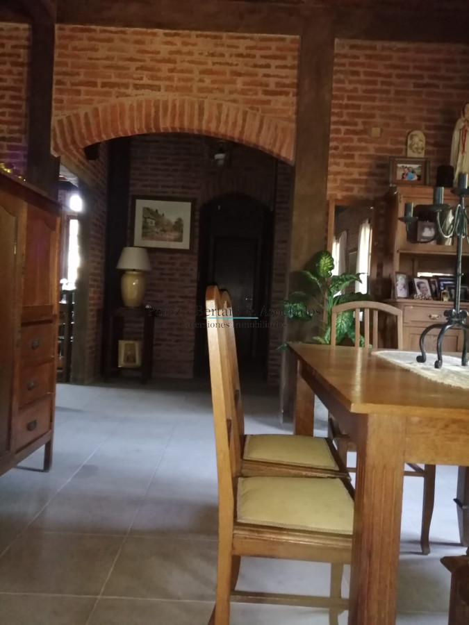 Casa ID.333 - Hermosa casa con gran metraje de terreno!