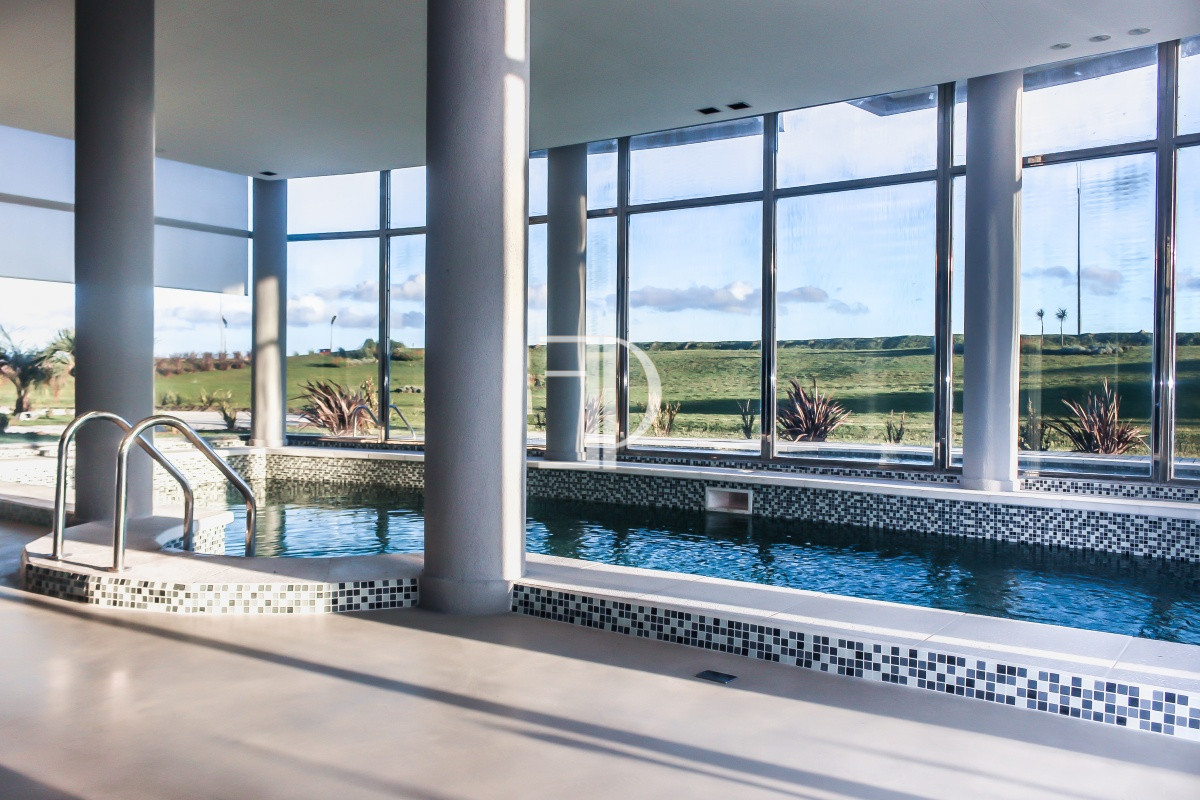 Apartamento ID.579 - Venta apartamento 1 dormitorio Playa mansa Punta del Este. 