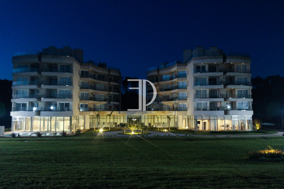 Apartamento ID.579 - Venta apartamento 1 dormitorio Playa mansa Punta del Este. 