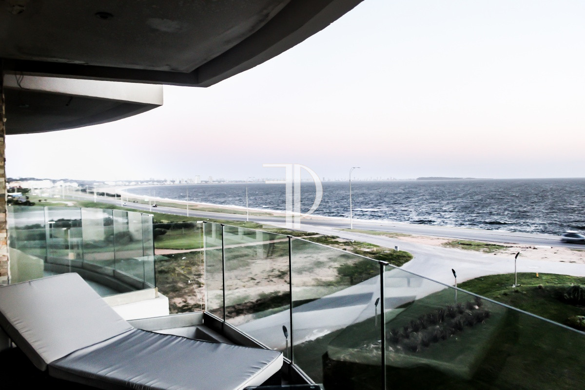 Apartamento ID.579 - Venta apartamento 1 dormitorio Playa mansa Punta del Este. 