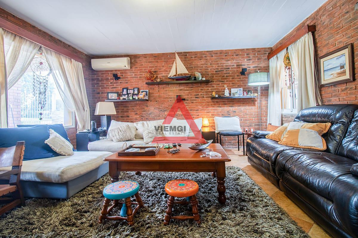 Casa ID.160 - Venta Casa - 4 Dormitorios + Pileta y Parrillero -  Pinares 