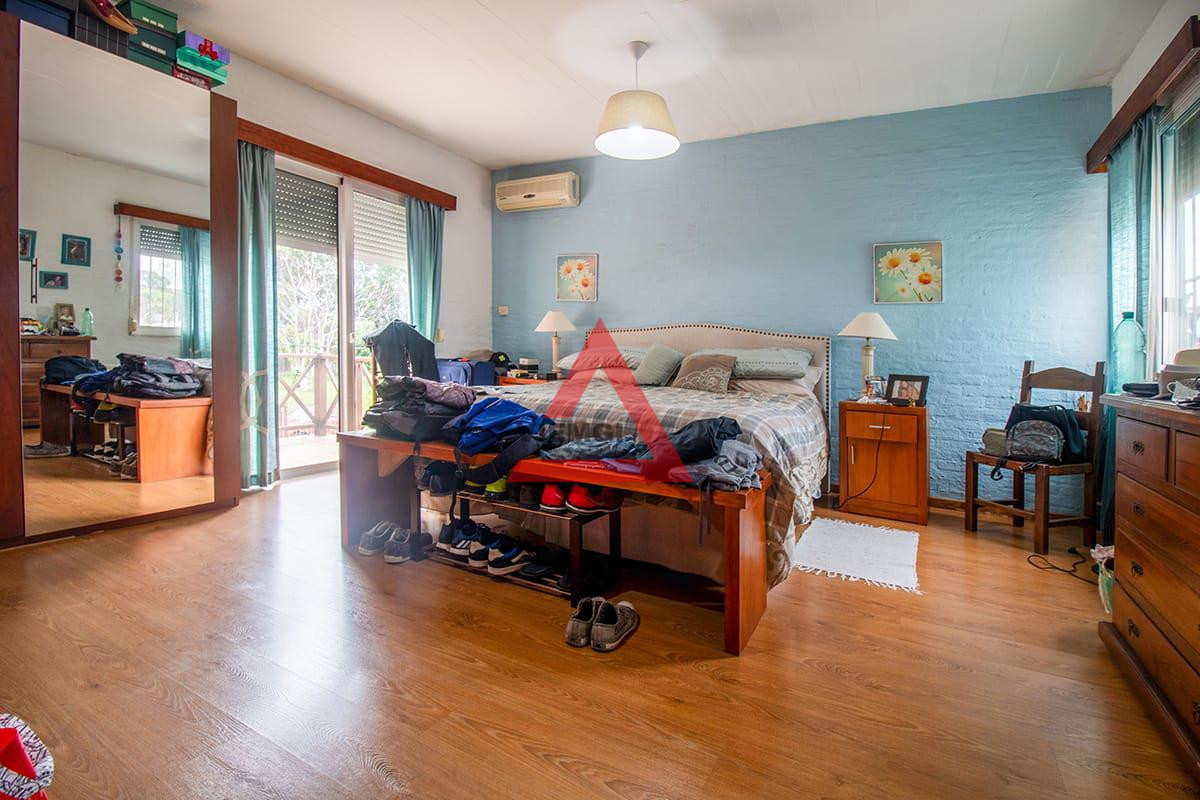 Casa ID.160 - Venta Casa - 4 Dormitorios + Pileta y Parrillero -  Pinares 
