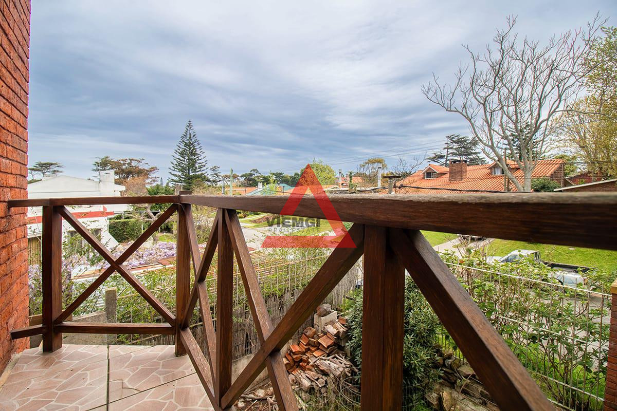 Casa ID.160 - Venta Casa - 4 Dormitorios + Pileta y Parrillero -  Pinares 