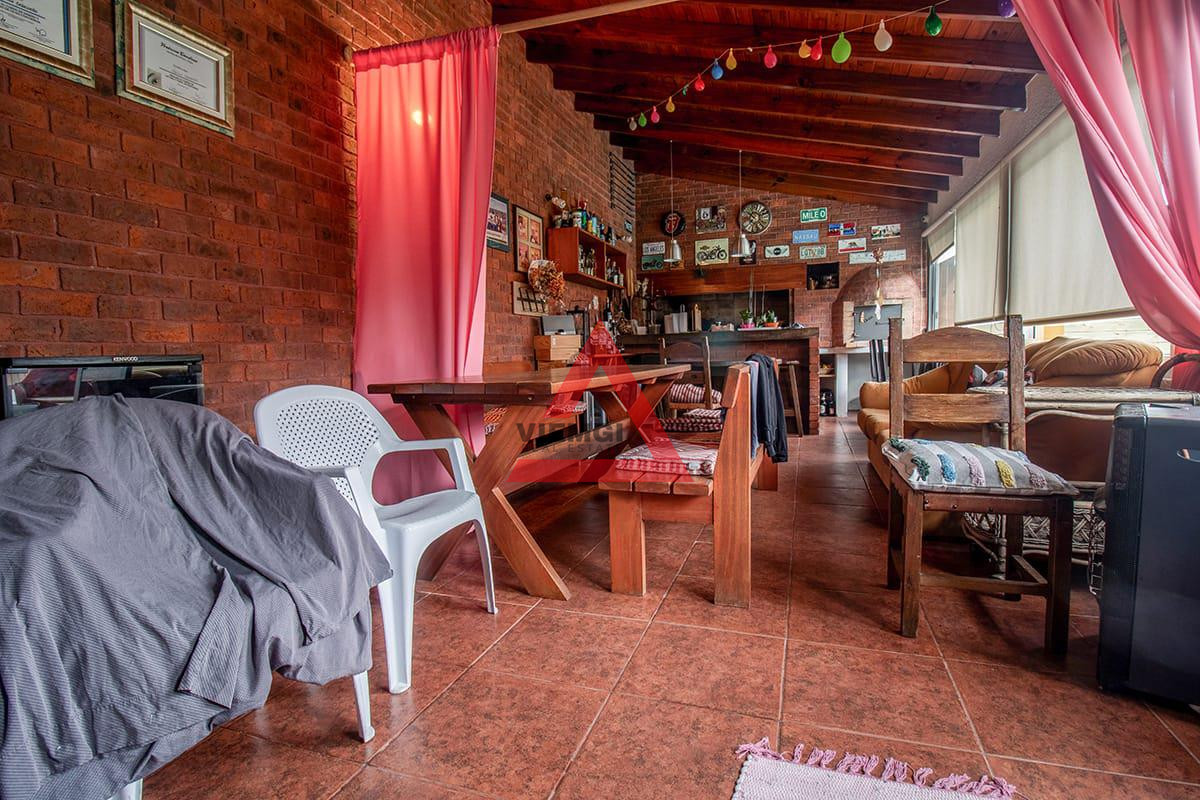 Casa ID.160 - Venta Casa - 4 Dormitorios + Pileta y Parrillero -  Pinares 