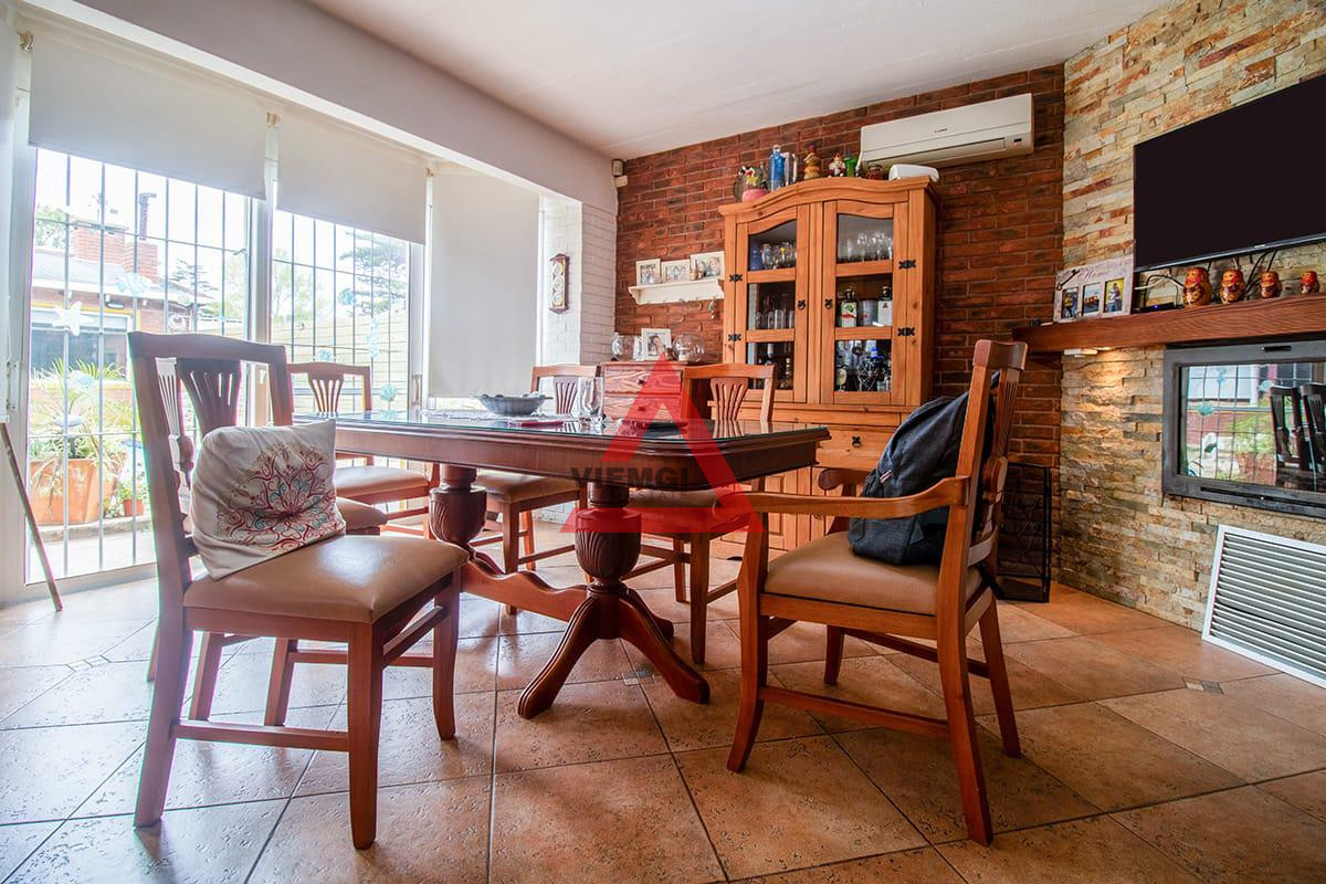 Casa ID.160 - Venta Casa - 4 Dormitorios + Pileta y Parrillero -  Pinares 