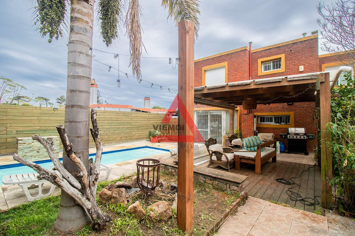 Casa ID.160 - Venta Casa - 4 Dormitorios + Pileta y Parrillero -  Pinares 