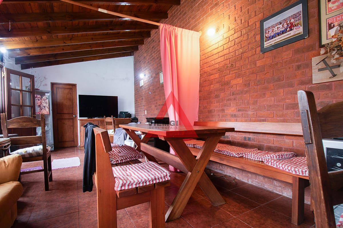 Casa ID.160 - Venta Casa - 4 Dormitorios + Pileta y Parrillero -  Pinares 