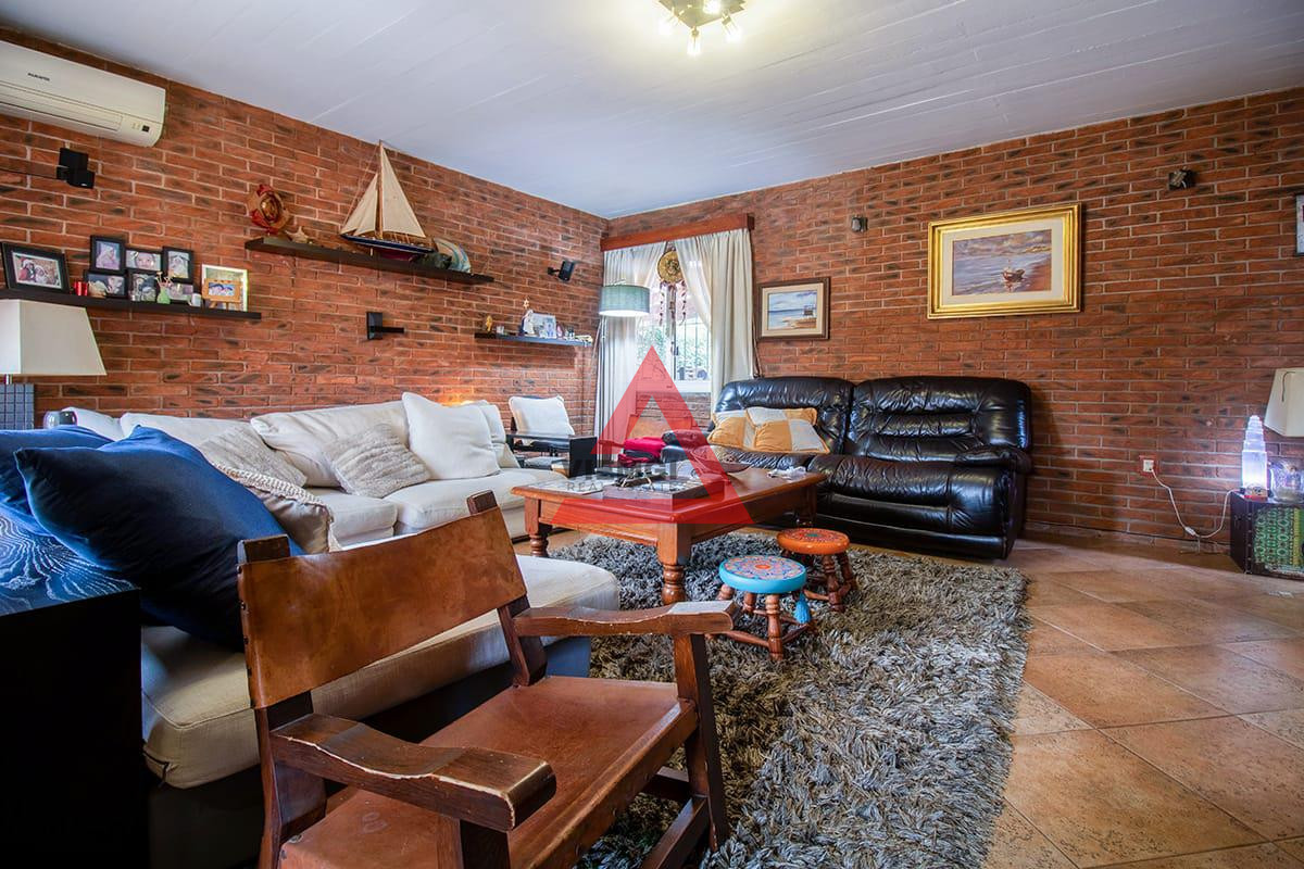 Casa ID.160 - Venta Casa - 4 Dormitorios + Pileta y Parrillero -  Pinares 