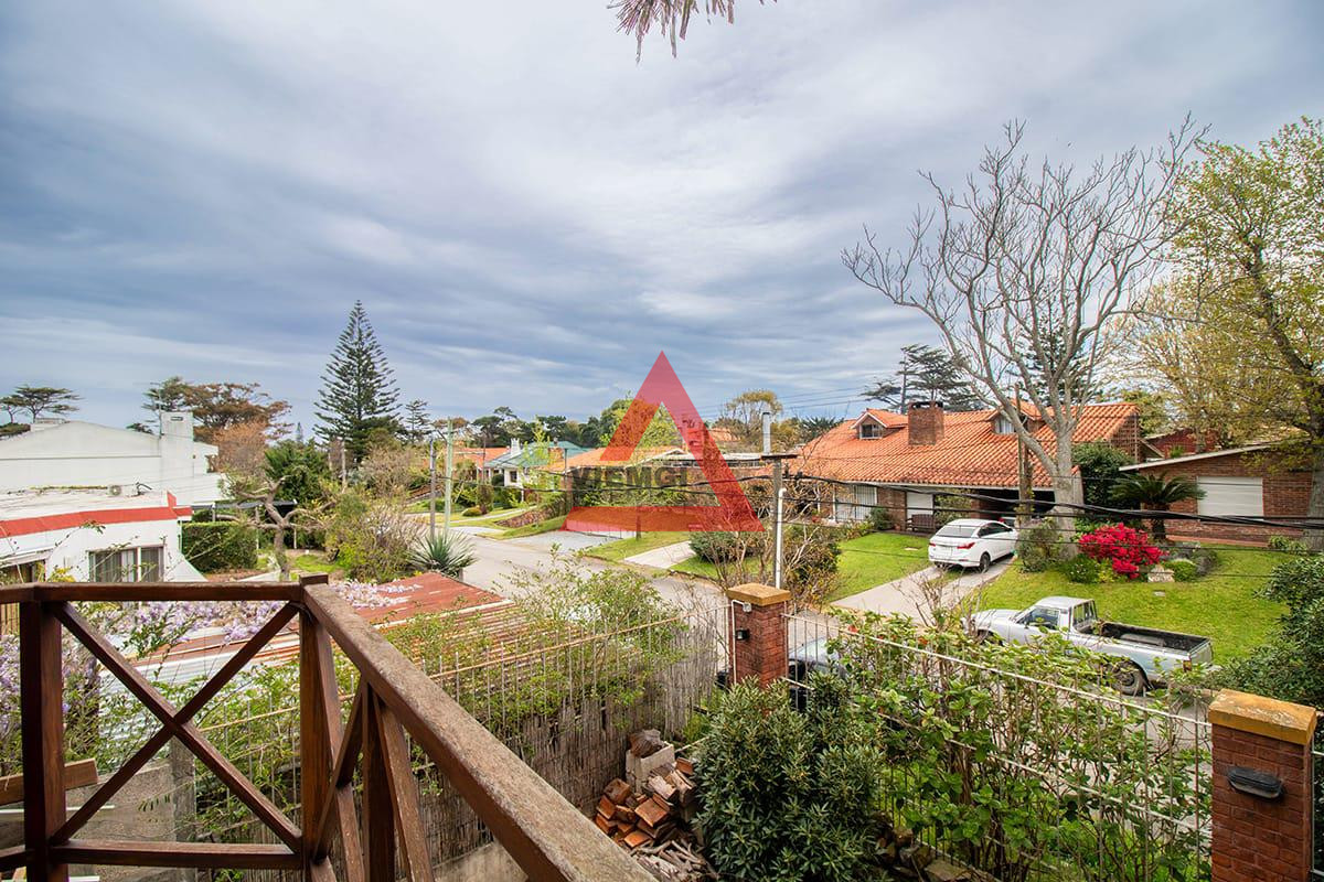 Casa ID.160 - Venta Casa - 4 Dormitorios + Pileta y Parrillero -  Pinares 
