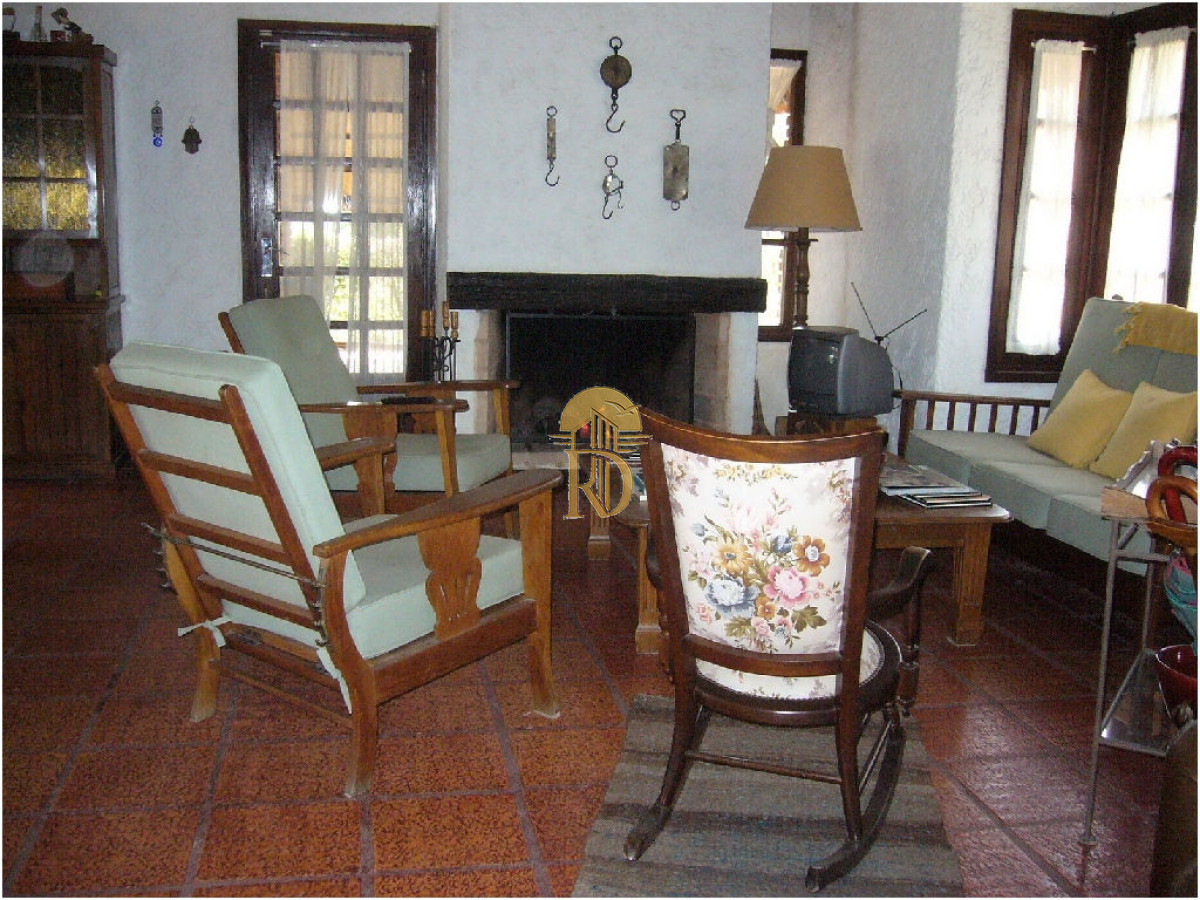 Casa en Pinares, 4 dormitorios * -id-782-1