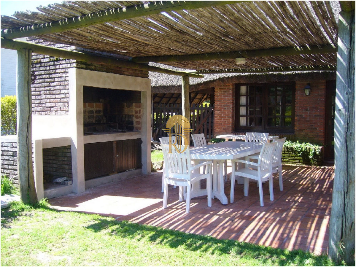 Casa en Pinares, 4 dormitorios * -id-782-14