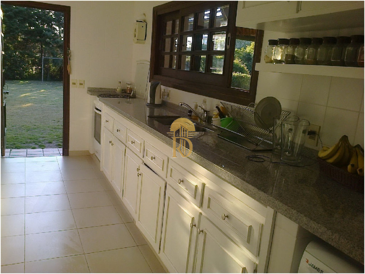 Casa en Pinares, 4 dormitorios * -id-782-4