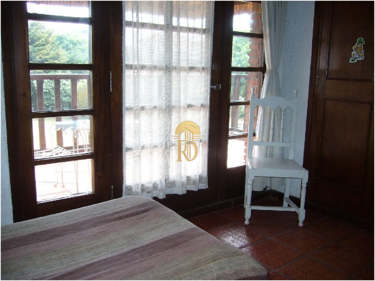 Casa en Pinares, 4 dormitorios * -id-782-8